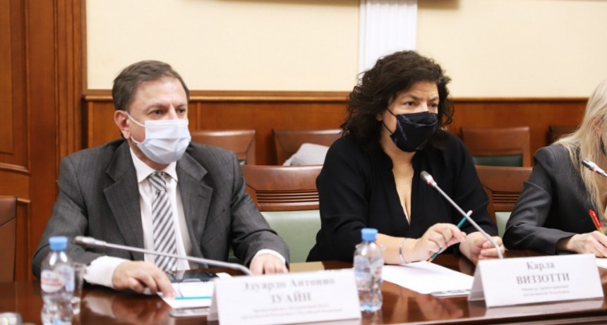 Carla Vizzotti se reunió con su par ruso para profundizar estrategias de cooperación en salud