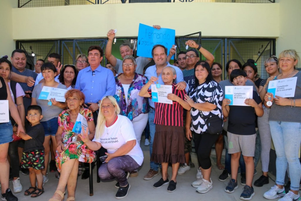 La Matanza: Maggiotti y Espinoza entregaron viviendas del Programa Reconstruir