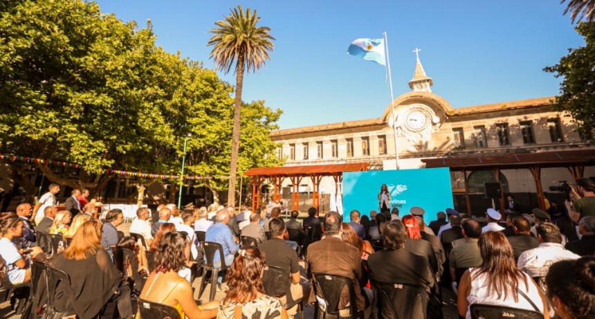 Victoria Tolosa Paz y Santiago Cafiero encabezaron el homenaje a veteranos de Malvinas en Mar del Plata