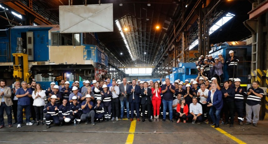 Giuliano al presentar nuevas locomotoras recuperadas: "Este taller en Córdoba vuelve a ser un hito de la historia del ferrocarril argentino"