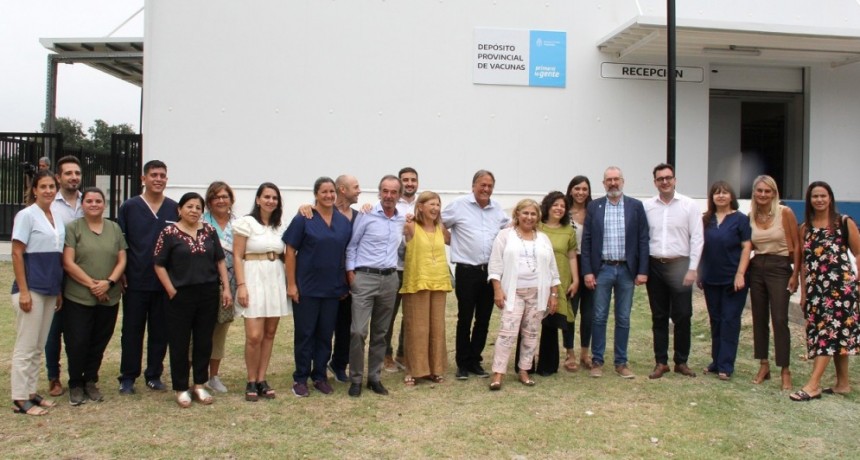 Vizzotti inauguró un nuevo depósito provincial de vacunas y entregó ambulancias en Santa Fe