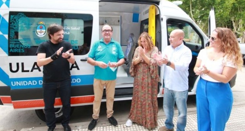 Kreplak entregó una ambulancia en los municipios de Pila y Castelli