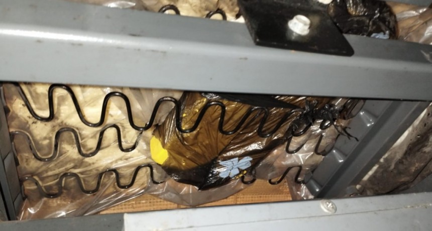 Santa Fe: Gendarmería Incauta 2 Kilos de Cocaína Ocultos en un Micro de Larga Distancia