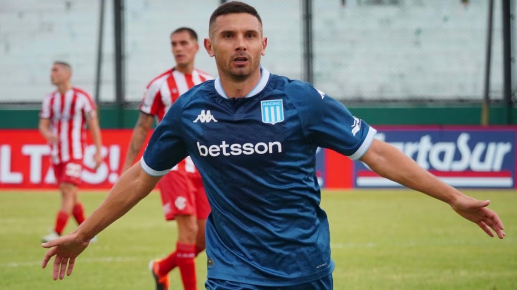 Racing debutó con un triunfo ante Barracas Central y sueña en grande para el Torneo Apertura