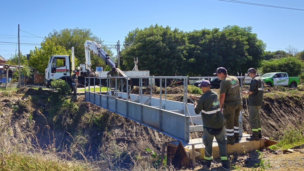 Esteban Echeverría avanza con la construcción de puentes peatonales para mejorar la conectividad