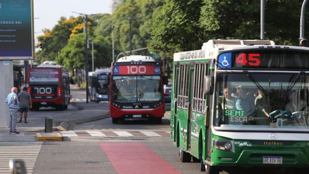 Colectivos en crisis: empresas presionan por aumentos mientras crece la tensión