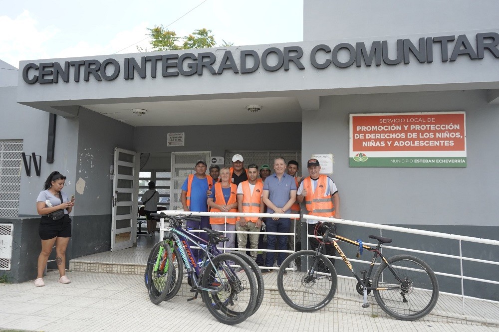 Fernando Gray supervisó las obras en la Unidad Sanitaria N° 24 de El Jagüel