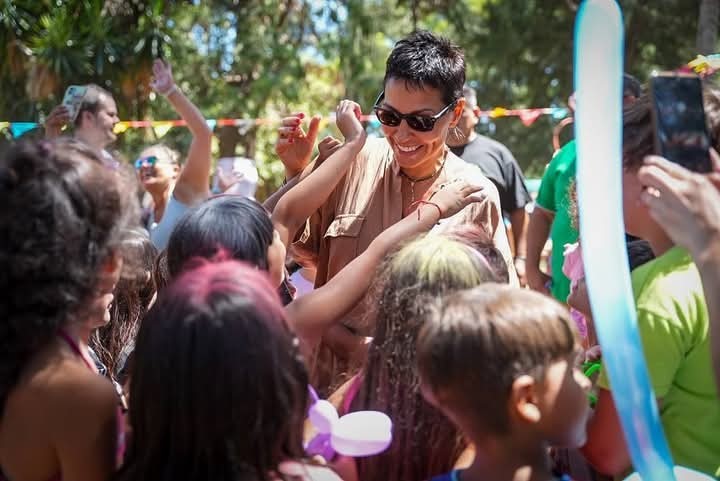 Mayra Mendoza presente en el cierre de temporada del programa Escuelas Abiertas en Verano junto a 400 niños y adolescentes en Quilmes