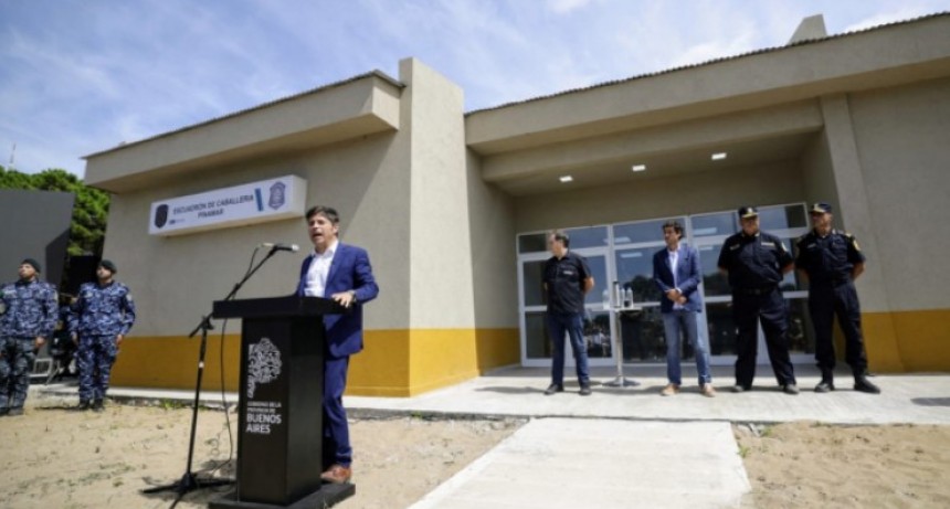 Kicillof inauguró un polo logístico y escuadrón de caballería en Pinamar