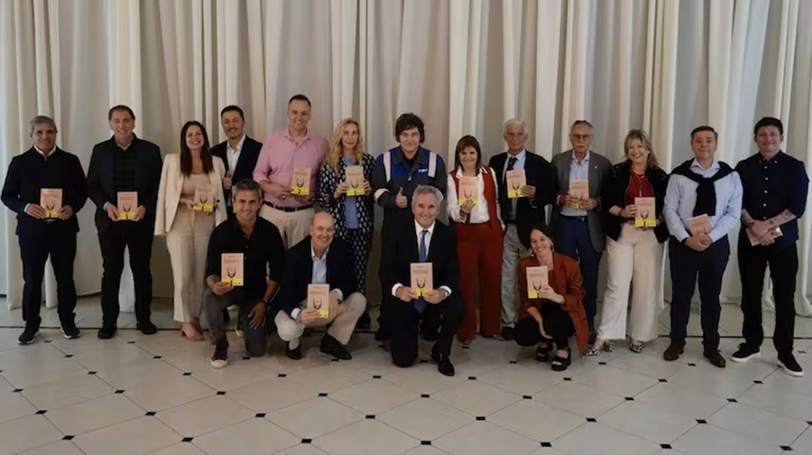 Milei ajusta al Estado pero le aumenta casi 90% el sueldo a sus funcionarios