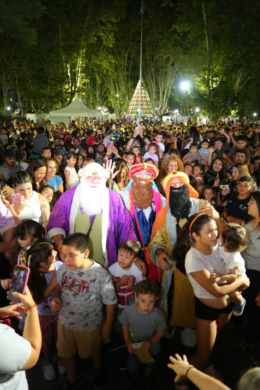 Magia y sonrisas: los Reyes Magos recorrieron Esteban Echeverría y celebraron con cientos de familias