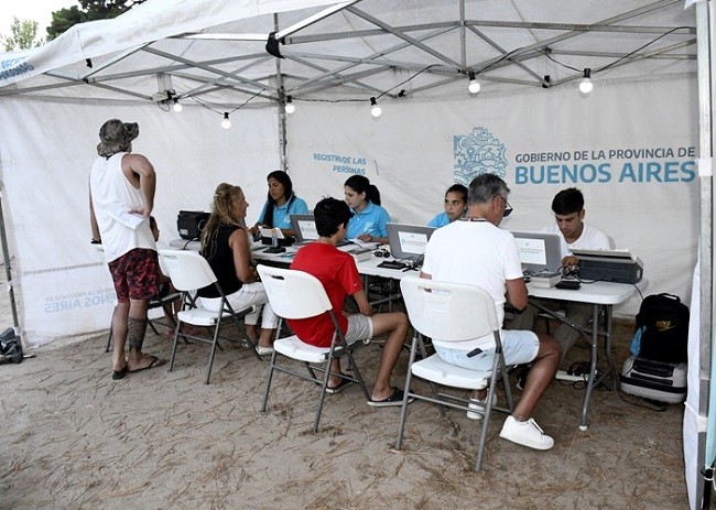 DNI y pasaporte en la playa: la Provincia activó los operativos de documentación de verano