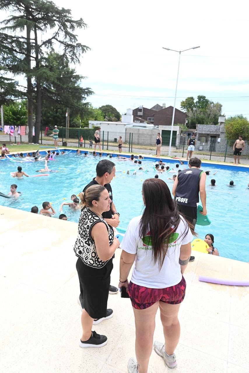 La colonia de verano municipal sigue convocando a más de mil vecinas y vecinos en Esteban Echeverría