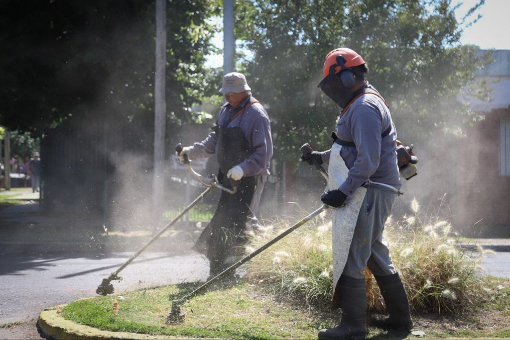 Quilmes refuerza la limpieza barrial con operativos integrales en distintos puntos del distrito