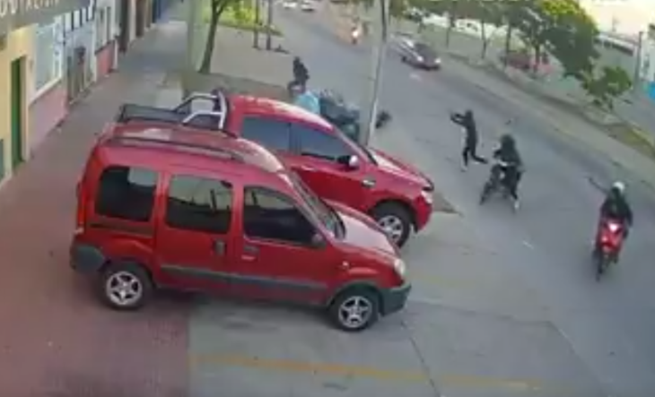 Tiroteo en Isidro Casanova: un policía de la Ciudad frustró un robo y baleó a un motochorro