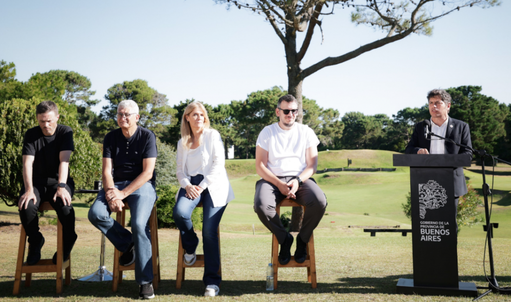 Kicillof: “Trabajamos para que la temporada resista a las políticas económicas que destruyen el turismo local”