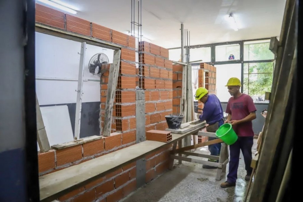 Avanzan las obras en escuelas de Bernal Oeste: el Municipio refuerza la inversión educativa durante el receso