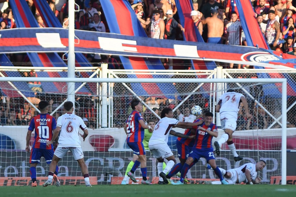 Lanús golpeó en los momentos justos y silenció el Nuevo Gasómetro ante San Lorenzo