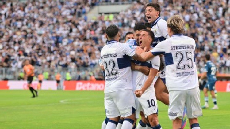 Gimnasia madrugó a Racing en las dos mitades y se quedó con un triunfo clave en el Bosque