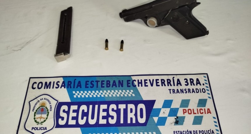 Intentaron robar a punta de pistola en 9 de Abril y fueron atrapados tras una persecución y un allanamiento