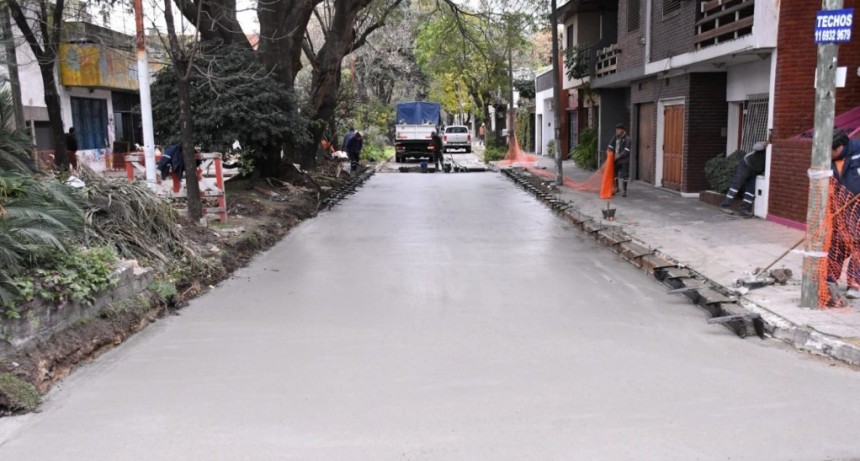 Morón refuerza el mantenimiento urbano con obras de bacheo, luces y espacios públicos en todo el distrito