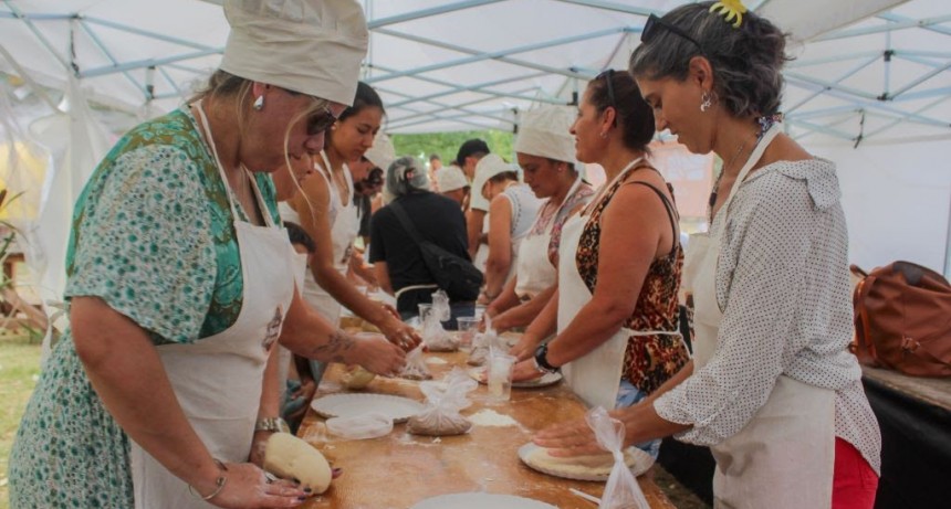 Tapalqué celebra la 14ª Fiesta de la Torta Negra, la receta que une a todo un pueblo