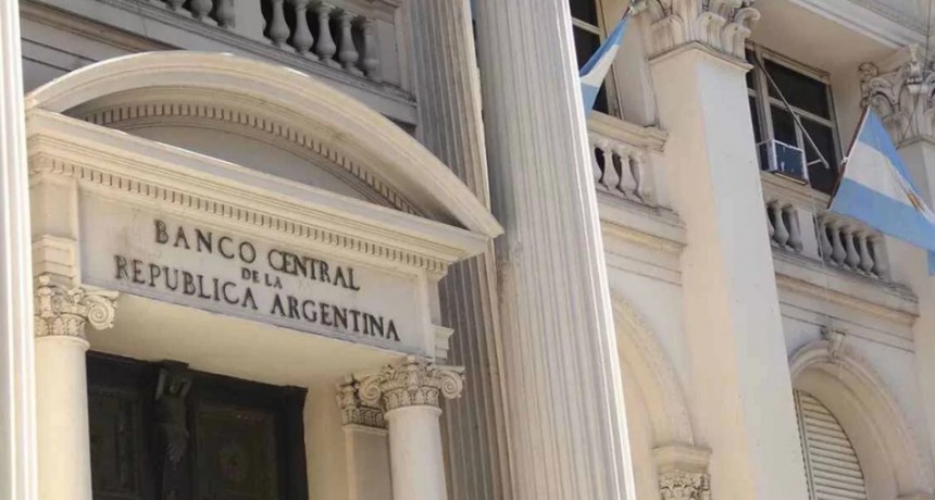 Dólares a cualquier costo: el BCRA pateó la crisis y dejó al Tesoro contra las cuerdas