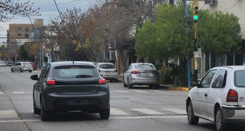 Muchos lo hacen y pocos lo saben: qué pasa si circulás sin patente