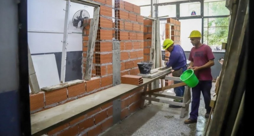 Avanzan las obras en escuelas de Bernal Oeste: el Municipio refuerza la inversión educativa durante el receso