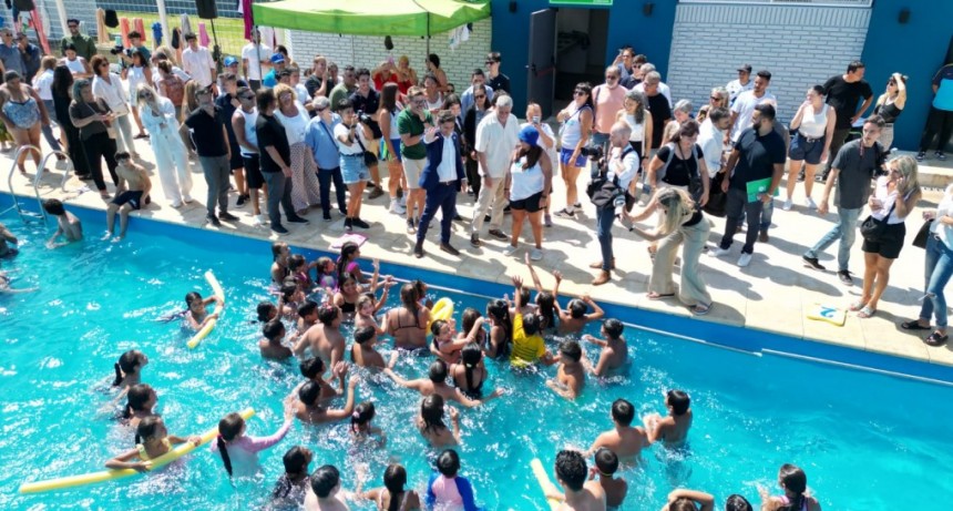 Ferraresi y Kicillof encabezaron una jornada de gestión en Avellaneda con entrega de escrituras y actividades de verano