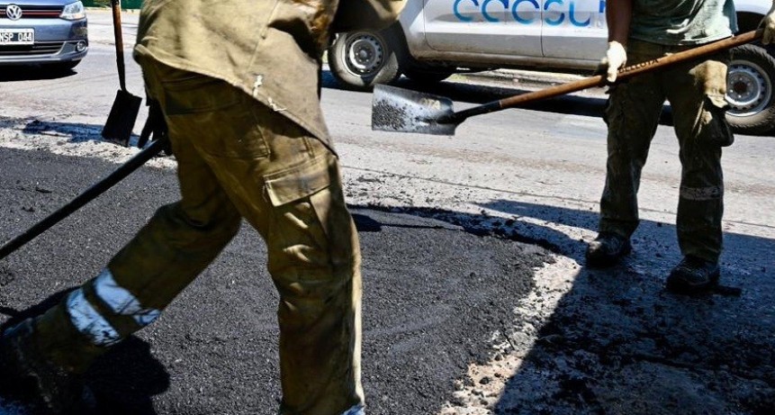 Avanza el plan de bacheo en Monte Grande y mejoran la circulación en calles clave