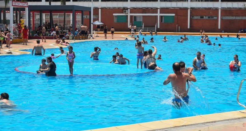 Piletas porteñas con horario extendido: desde el lunes abren todo el día