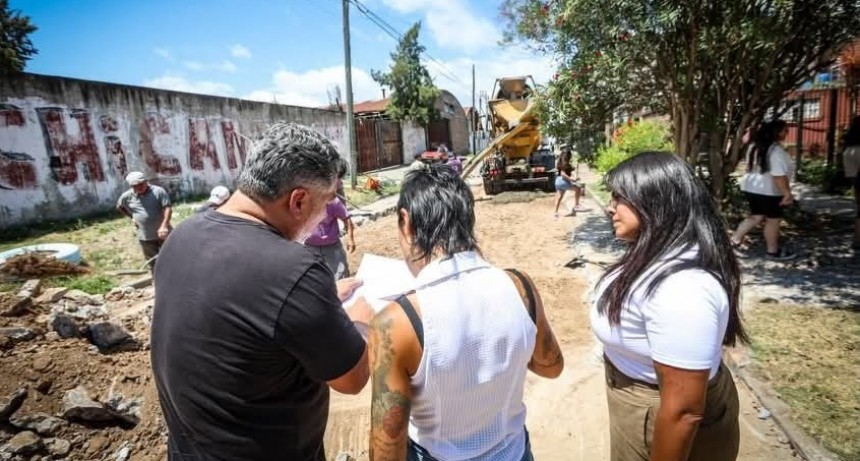 Bacheo intensivo en Quilmes Oeste: Mayra Mendoza y Eva Mieri recorrieron obras clave en El Dorado