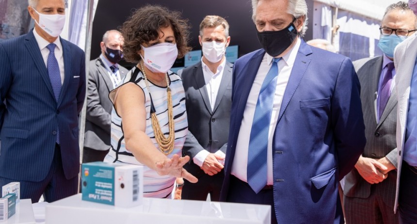 El Presidente Alberto Fernández visitó la planta del laboratorio Richmond