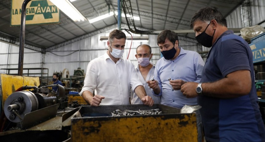 Daniel Arroyo visitó en Pilar una fábrica recuperada que produce autopartes