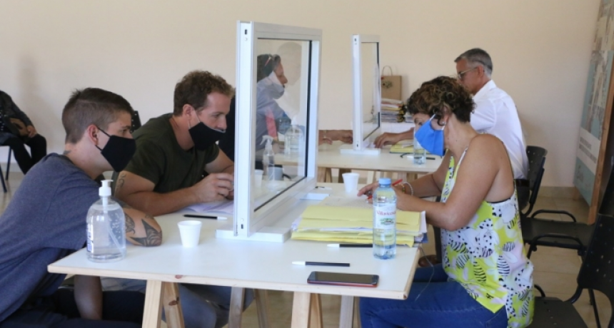Cerca de 400 familias bonaerenses firmaron las escrituras de sus casas