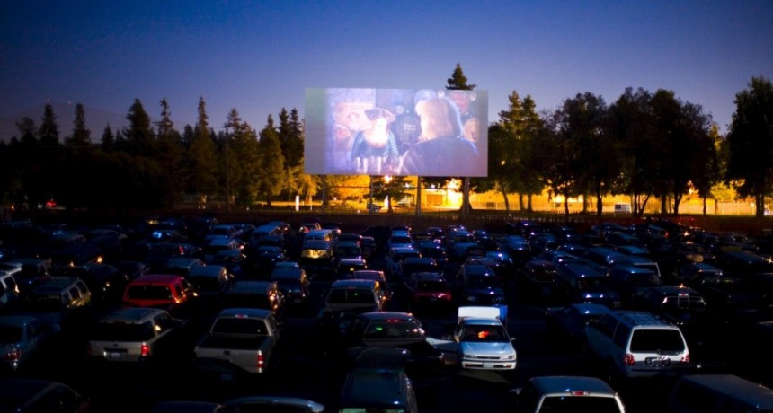 El Autocine itinerante recorrió destinos turísticos durante la temporada