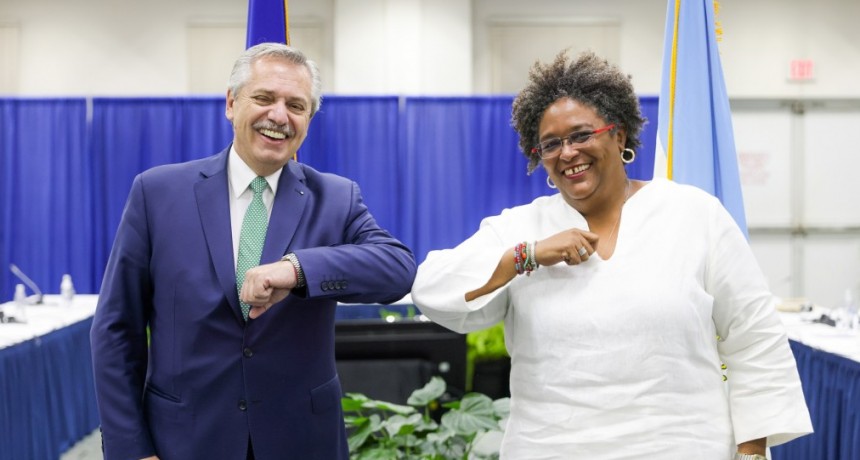 El presidente se reunió con la primera ministra de Barbados para profundizar en la agenda por el cambio climático