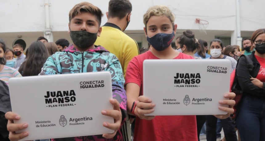 Continúan las entregas de netbooks para estudiantes de secundaria de Morón