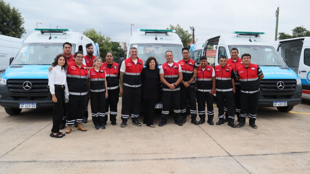 Vizzotti entregó 11 ambulancias a Jujuy para fortalecer el sistema sanitario