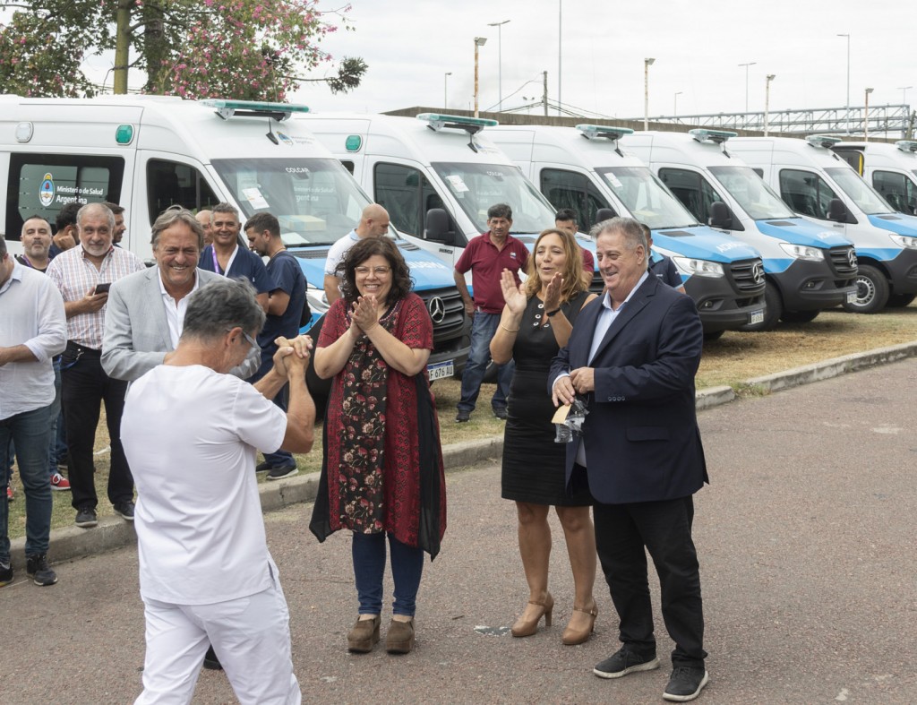 Vizzotti hizo entrega de 19 ambulancias destinadas a hospitales nacionales, universitarios, PAMI y DINESA