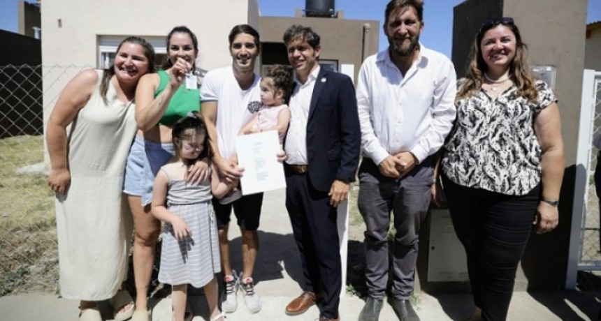 Kicillof entregó 25 viviendas y 425 escrituras gratuitas