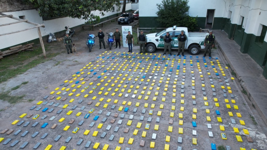 Gendarmería Nacional incautó un mega cargamento de panes de cocaína