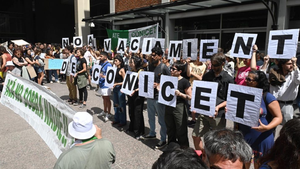 Protestas sacuden el Polo Científico Tecnológico: Demandas por Recortes y Políticas Científicas