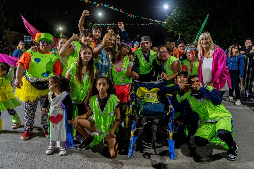 Color Esperanza de fiesta: La Murga en Rafael Castillo arrasa en Carnavales en tu Barrio