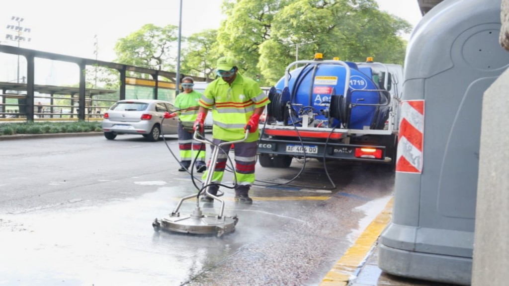 Inician operativos intensivos de limpieza en zonas de alto tránsito