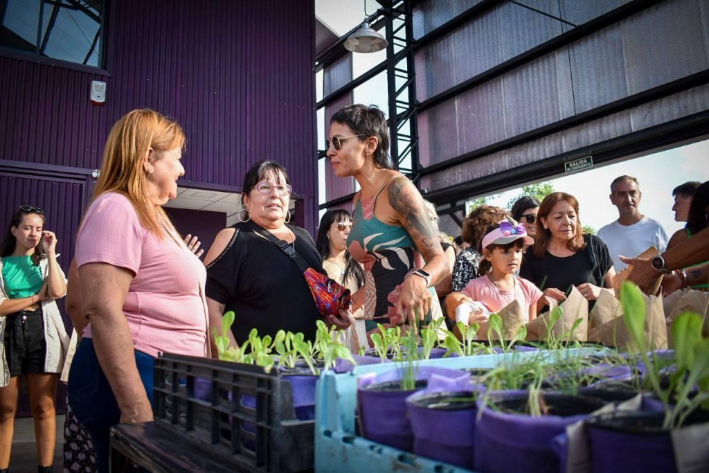 Mayra Mendoza y Daniela Vilar inauguran vivero municipal Yolanda Ortiz