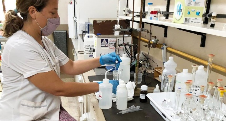 Especialistas del CONICET trabajan en el desarrollo de un innovador filtro solar con acción repelente y antiinflamatoria