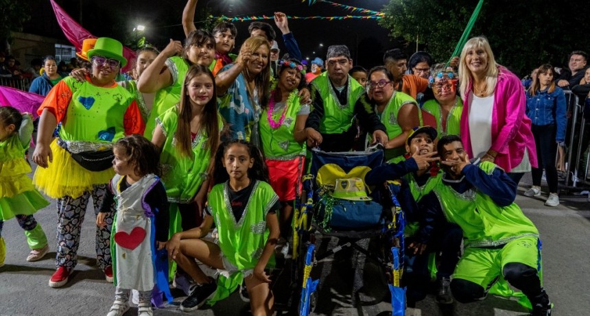 Color Esperanza de fiesta: La Murga en Rafael Castillo arrasa en Carnavales en tu Barrio