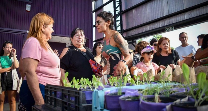 Mayra Mendoza y Daniela Vilar inauguran vivero municipal Yolanda Ortiz
